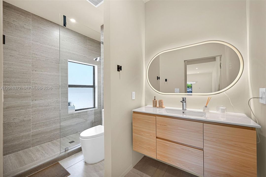 For Rent: $7,250 (5 beds, 3 baths, 2091 Square Feet)