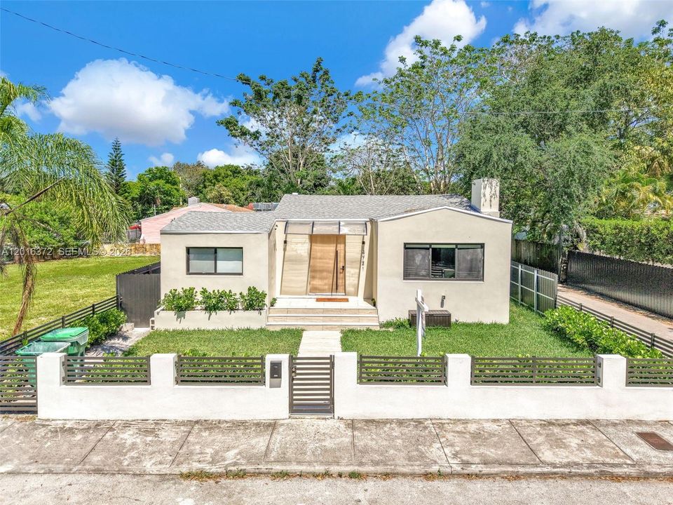 For Rent: $7,250 (5 beds, 3 baths, 2091 Square Feet)