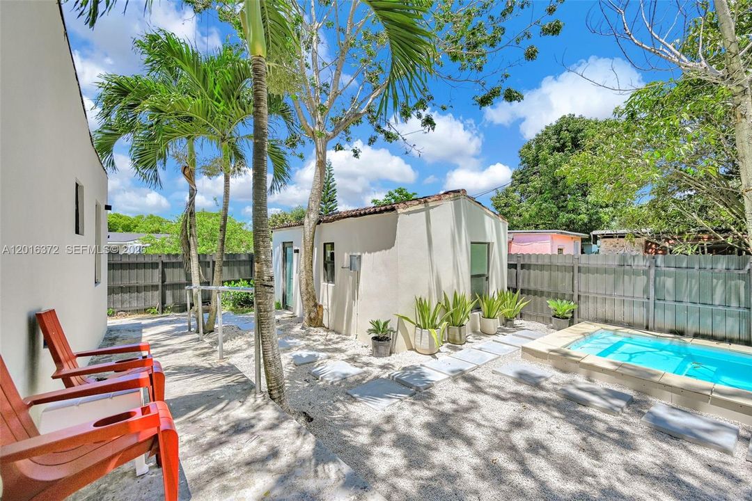 For Rent: $7,250 (5 beds, 3 baths, 2091 Square Feet)