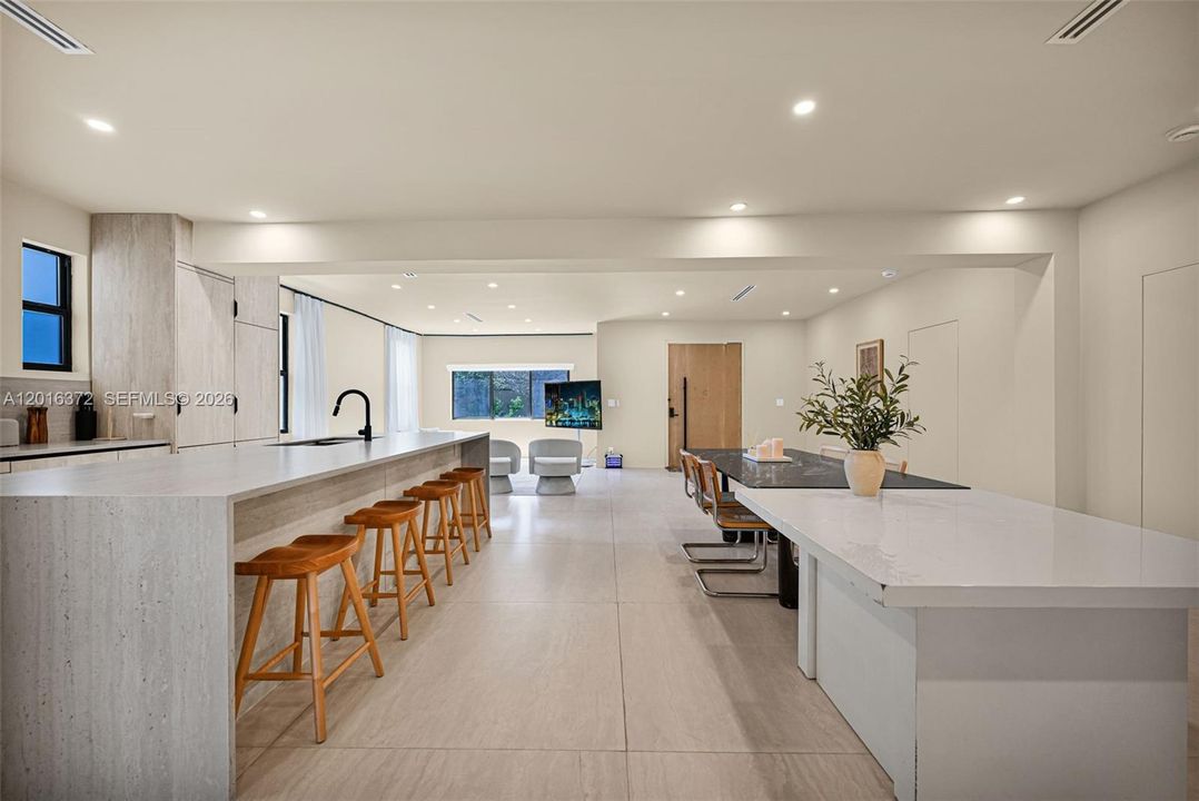 For Rent: $7,250 (5 beds, 3 baths, 2091 Square Feet)