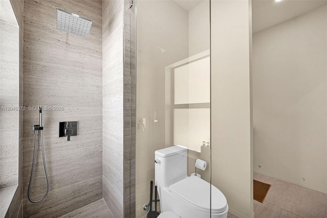 For Rent: $7,250 (5 beds, 3 baths, 2091 Square Feet)