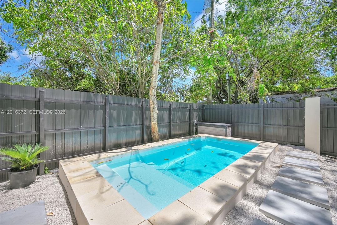 For Rent: $7,250 (5 beds, 3 baths, 2091 Square Feet)