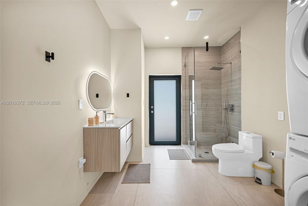 For Rent: $7,250 (5 beds, 3 baths, 2091 Square Feet)
