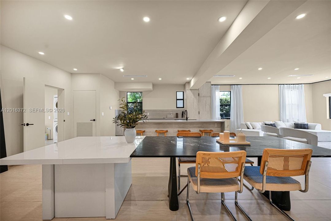 For Rent: $7,250 (5 beds, 3 baths, 2091 Square Feet)