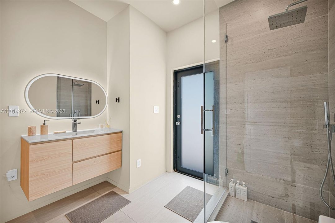 For Rent: $7,250 (5 beds, 3 baths, 2091 Square Feet)