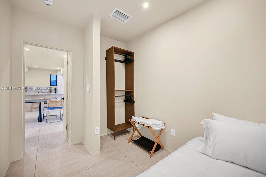 For Rent: $7,250 (5 beds, 3 baths, 2091 Square Feet)