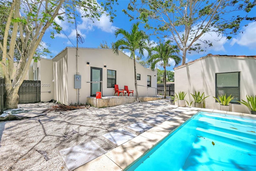 For Rent: $7,250 (5 beds, 3 baths, 2091 Square Feet)