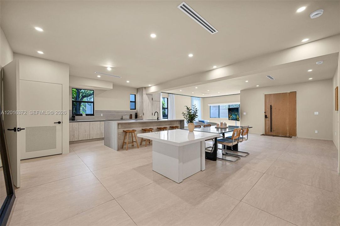 For Rent: $7,250 (5 beds, 3 baths, 2091 Square Feet)