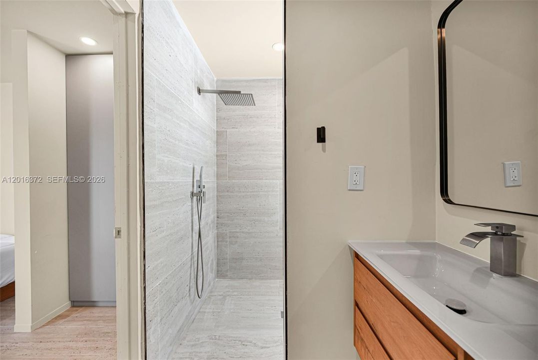 For Rent: $7,250 (5 beds, 3 baths, 2091 Square Feet)