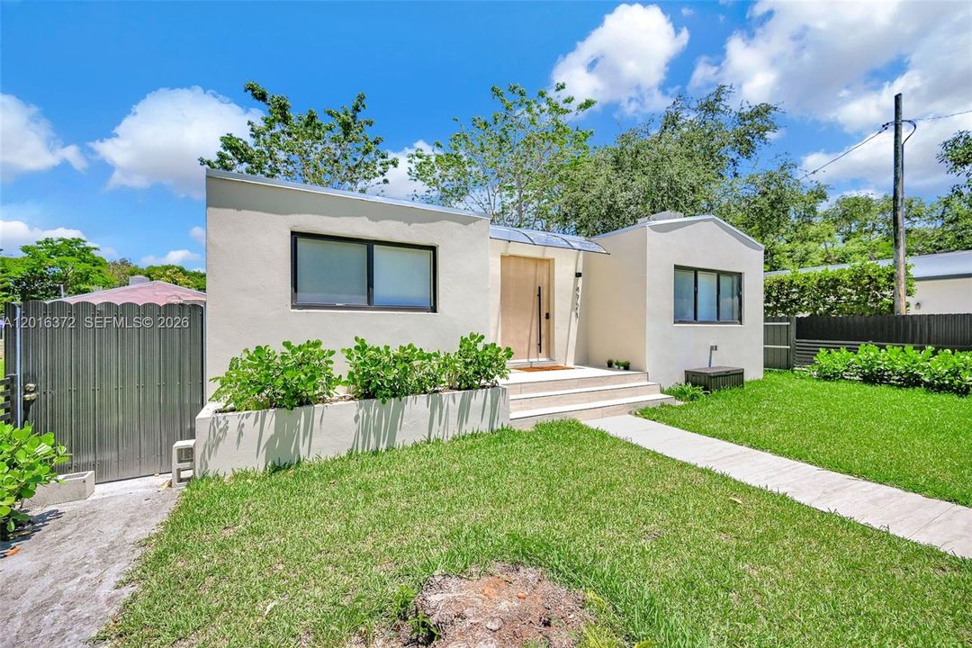 For Rent: $7,250 (5 beds, 3 baths, 2091 Square Feet)