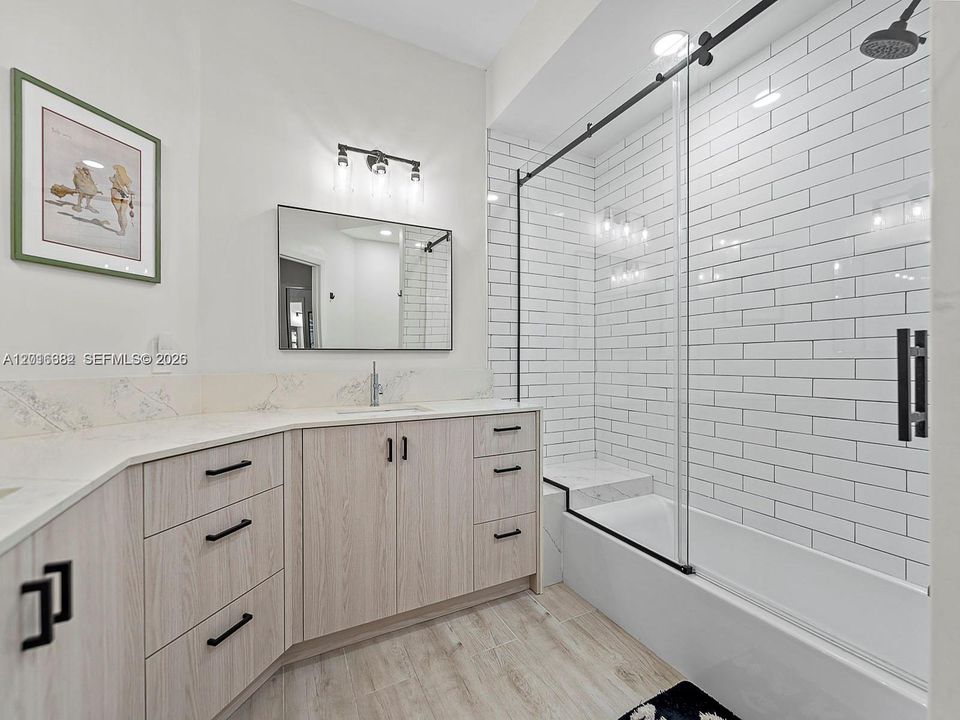 На продажу: $419,900 (3 спален, 2 ванн, 1282 Квадратных фут)