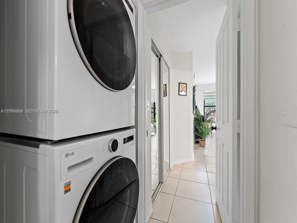 На продажу: $419,900 (3 спален, 2 ванн, 1282 Квадратных фут)