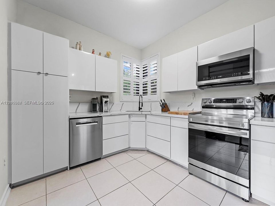 На продажу: $419,900 (3 спален, 2 ванн, 1282 Квадратных фут)