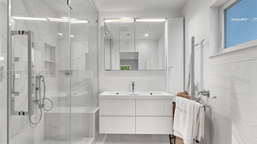 En Renta: $14,500 (3 camas, 3 baños, 1706 Pies cuadrados)