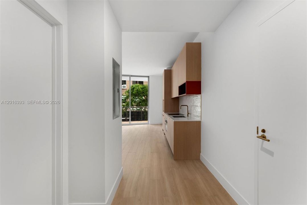 he Standard Residences Midtown Miami features a collection of refined studio, one-bedroom, one-bedroom + den, and two-bedroom pieds-á-terre.