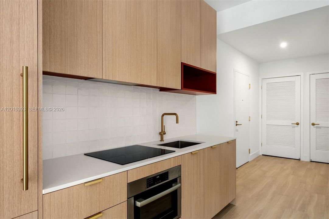 he Standard Residences Midtown Miami features a collection of refined studio, one-bedroom, one-bedroom + den, and two-bedroom pieds-á-terre.