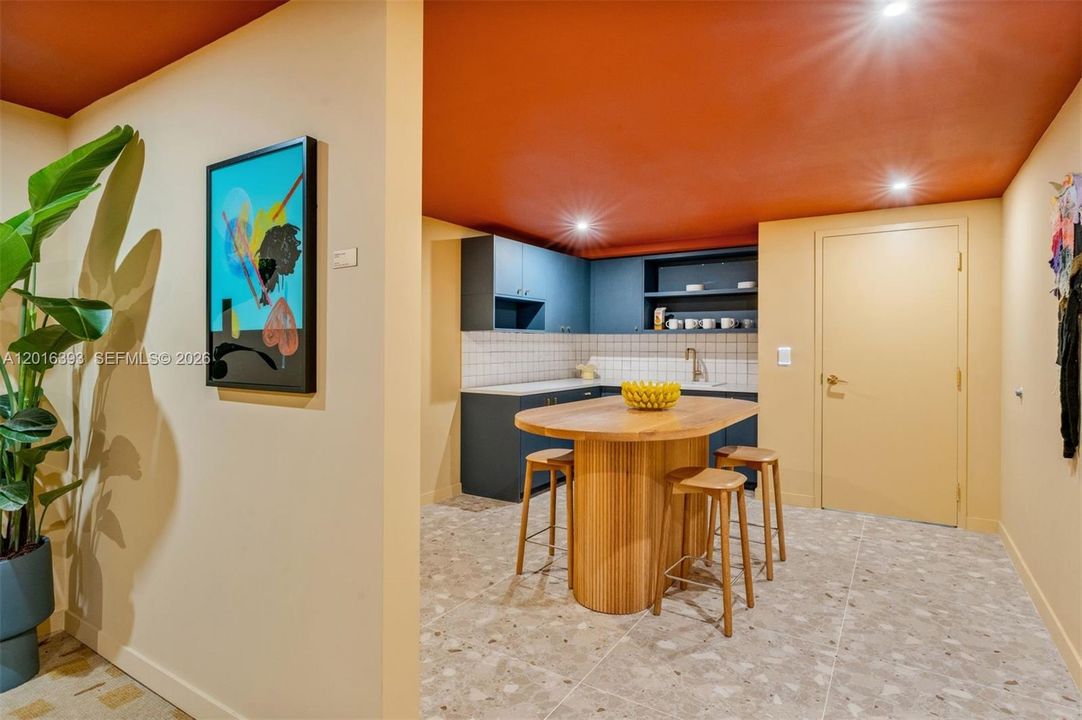 Co-Work | The Standard Residences Midtown Miami features a collection of refined studio, one-bedroom, one-bedroom + den, and two-bedroom pieds-á-terre.