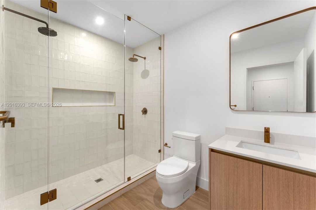 he Standard Residences Midtown Miami features a collection of refined studio, one-bedroom, one-bedroom + den, and two-bedroom pieds-á-terre.