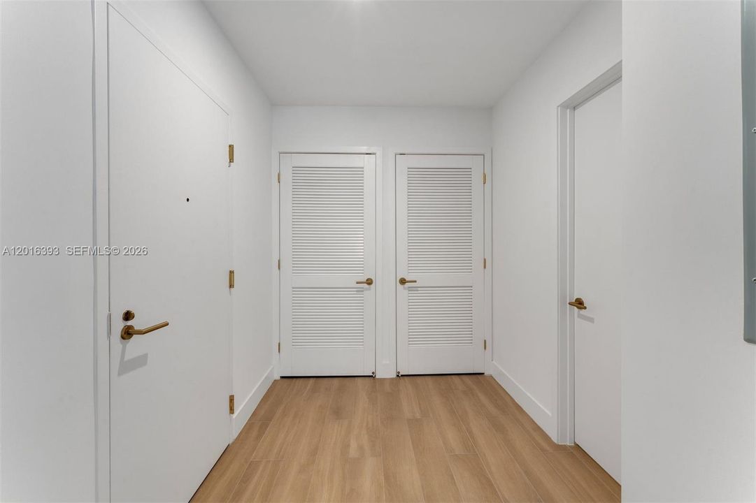 he Standard Residences Midtown Miami features a collection of refined studio, one-bedroom, one-bedroom + den, and two-bedroom pieds-á-terre.