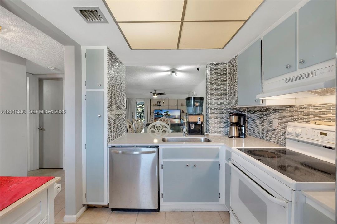 В аренду: $2,200 (2 спален, 2 ванн, 930 Квадратных фут)