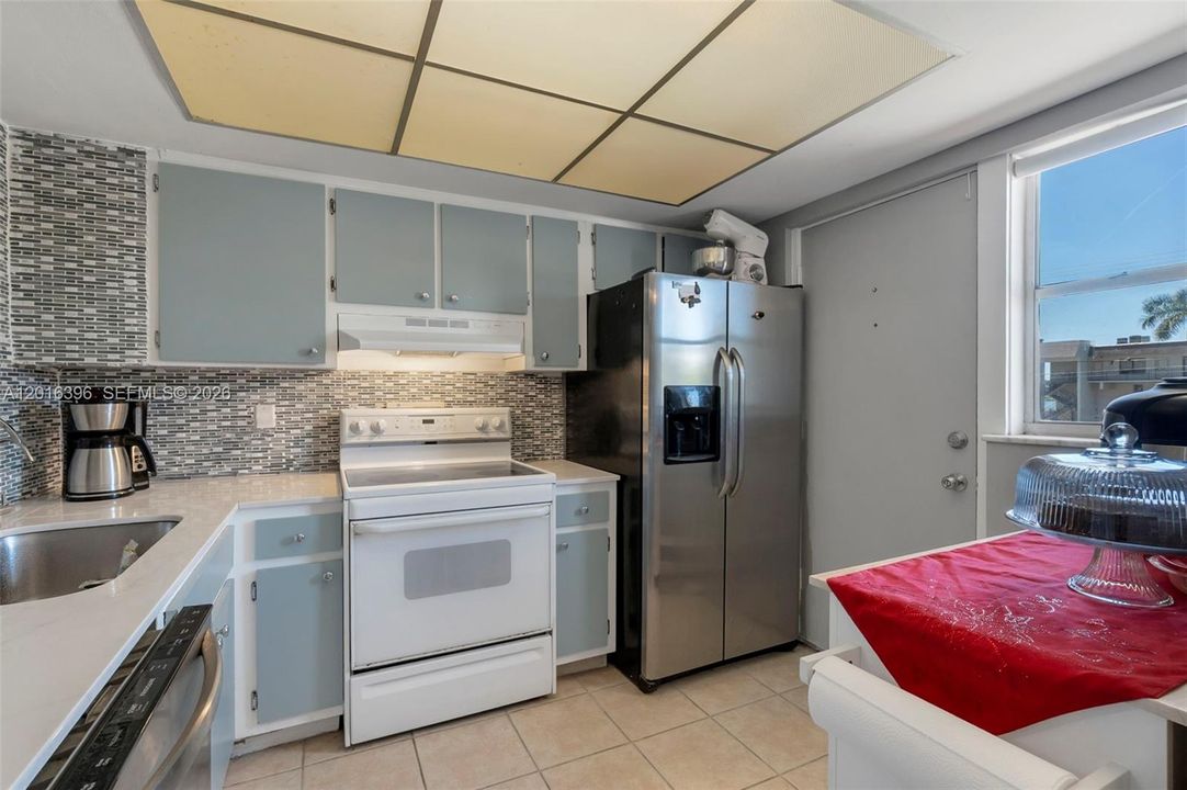 В аренду: $2,200 (2 спален, 2 ванн, 930 Квадратных фут)