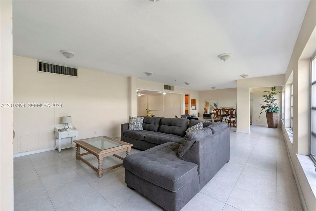 В аренду: $2,200 (2 спален, 2 ванн, 930 Квадратных фут)