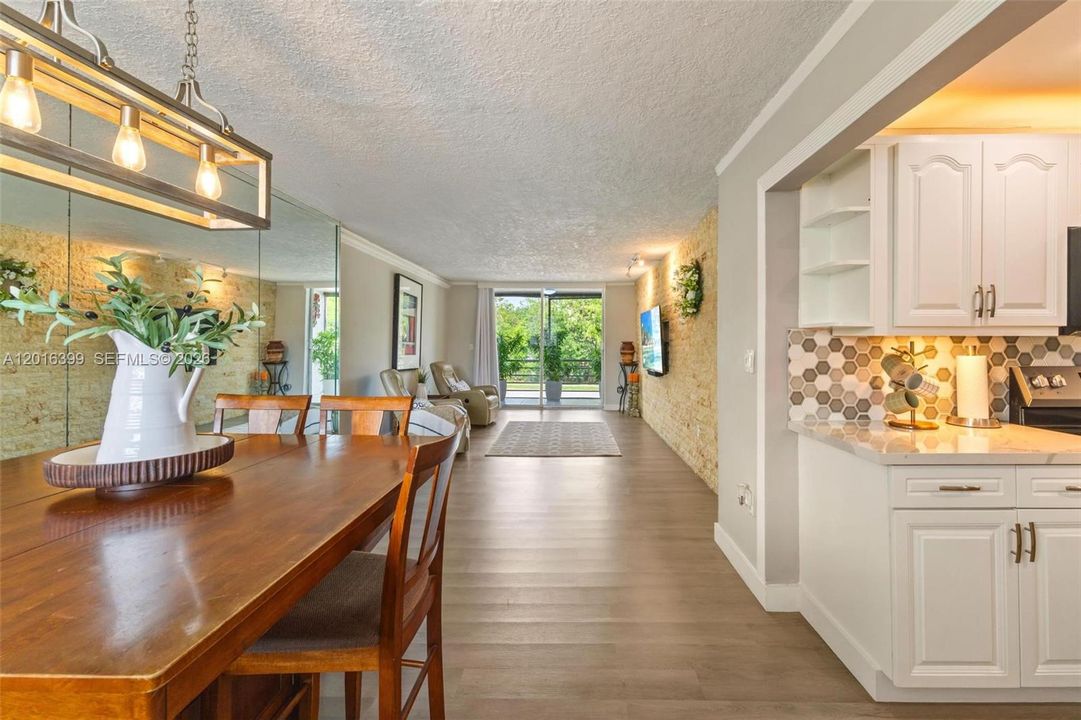 Active With Contract: $235,000 (2 beds, 2 baths, 1178 Square Feet)