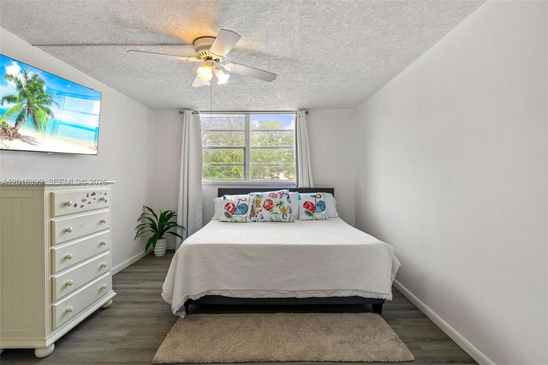 Active With Contract: $235,000 (2 beds, 2 baths, 1178 Square Feet)