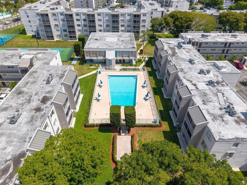 Active With Contract: $235,000 (2 beds, 2 baths, 1178 Square Feet)