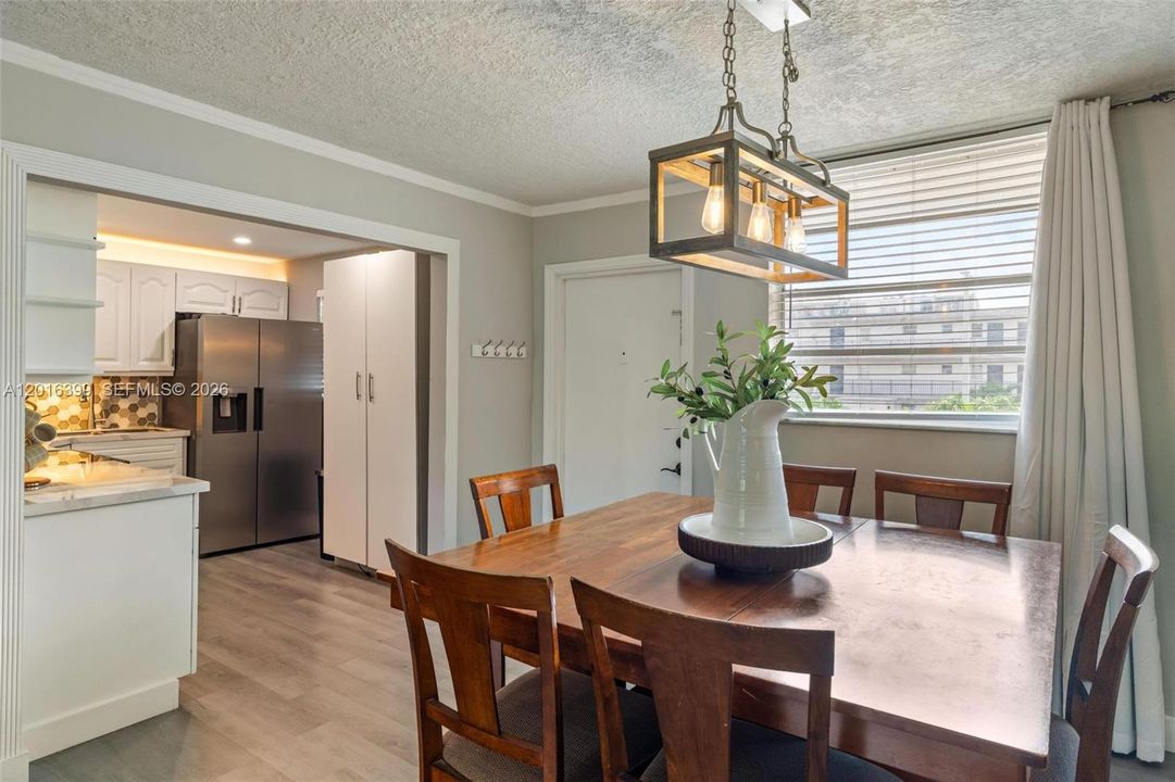Active With Contract: $235,000 (2 beds, 2 baths, 1178 Square Feet)