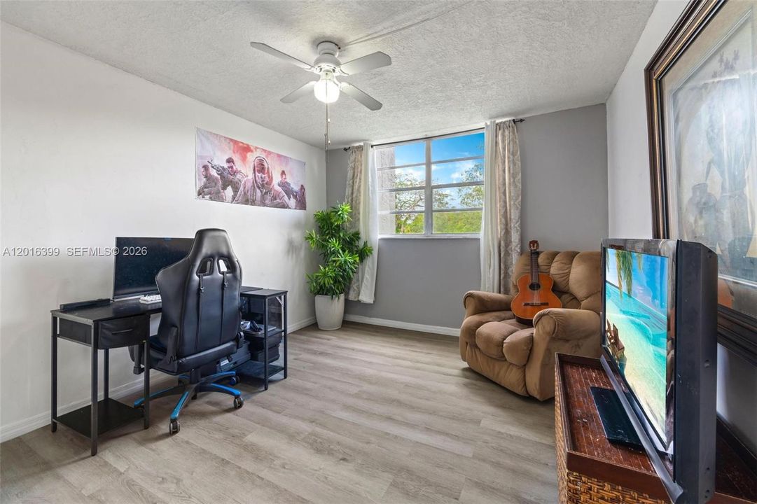 Active With Contract: $235,000 (2 beds, 2 baths, 1178 Square Feet)