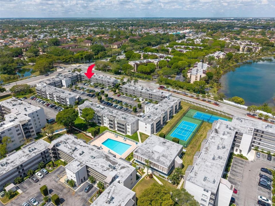 Active With Contract: $235,000 (2 beds, 2 baths, 1178 Square Feet)