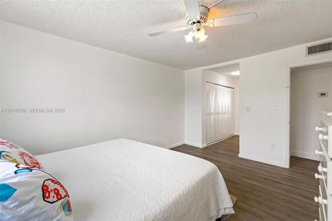 Active With Contract: $235,000 (2 beds, 2 baths, 1178 Square Feet)