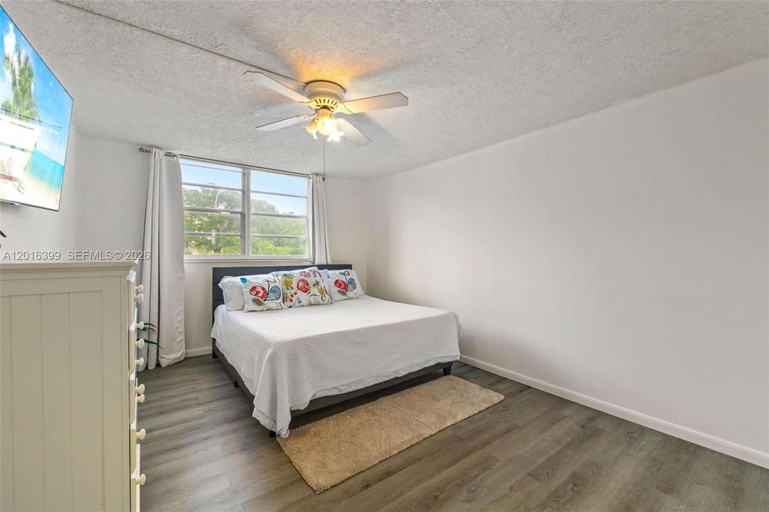 Active With Contract: $235,000 (2 beds, 2 baths, 1178 Square Feet)