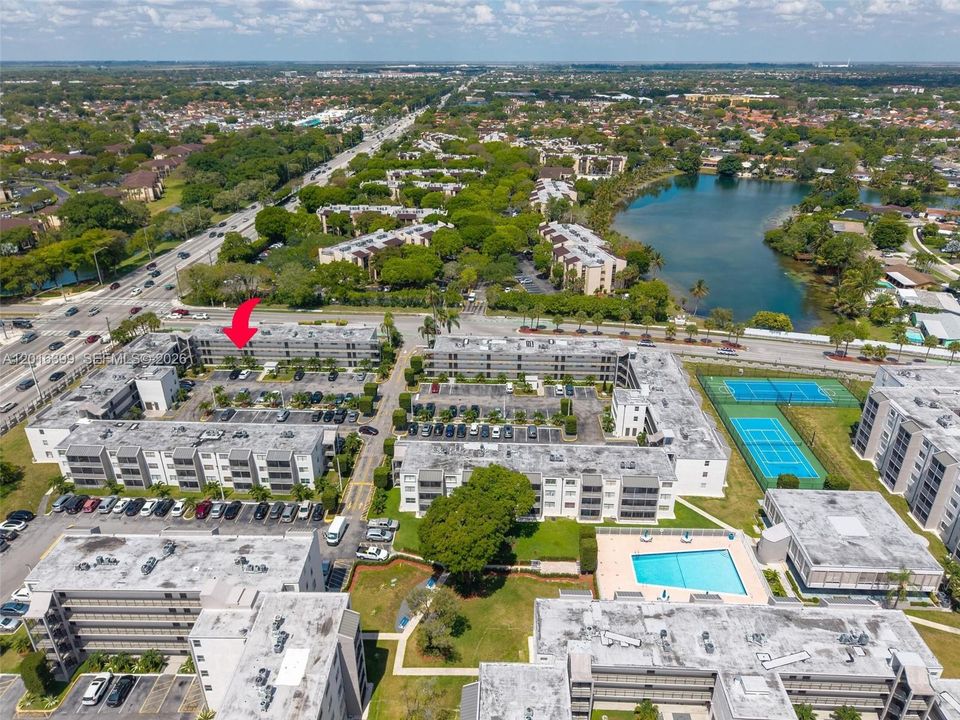 Active With Contract: $235,000 (2 beds, 2 baths, 1178 Square Feet)