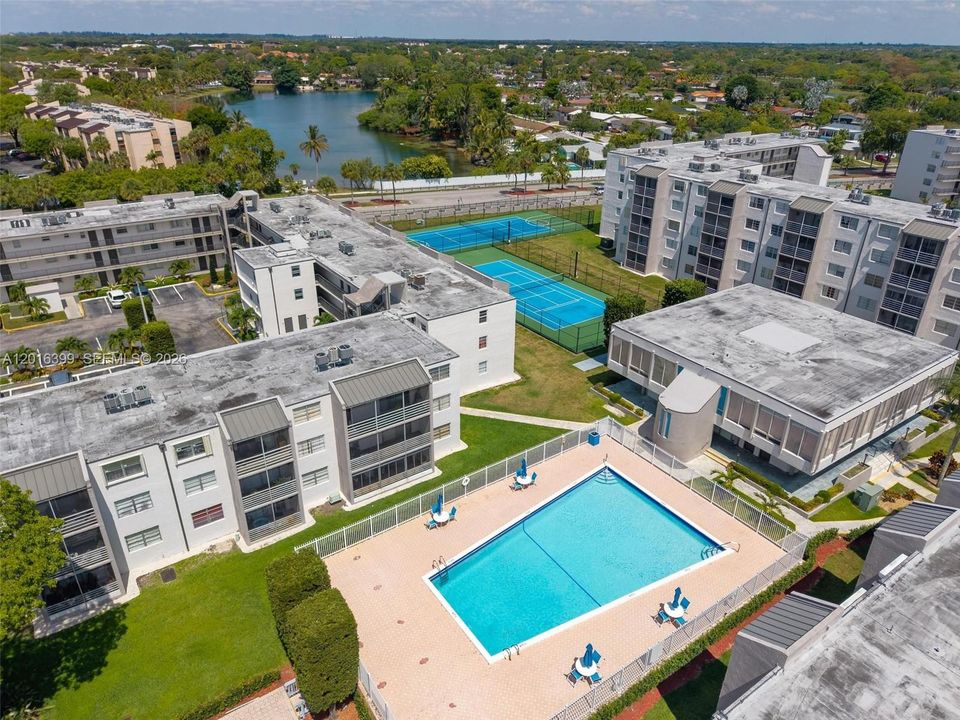 Active With Contract: $235,000 (2 beds, 2 baths, 1178 Square Feet)