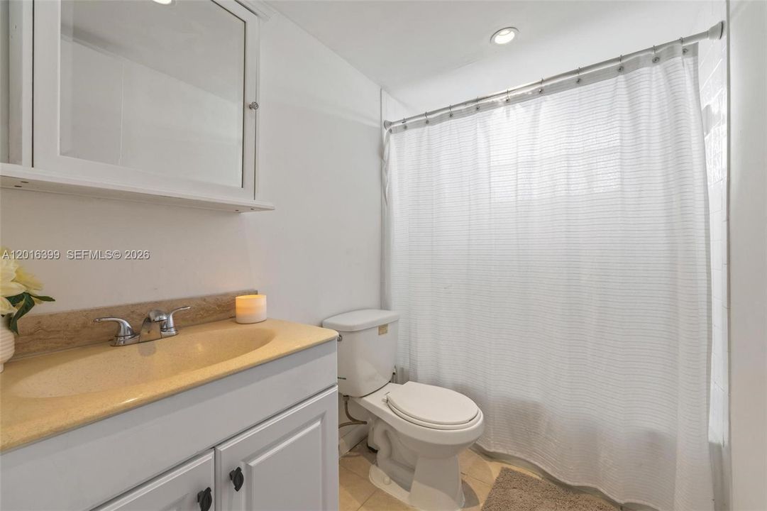Active With Contract: $235,000 (2 beds, 2 baths, 1178 Square Feet)
