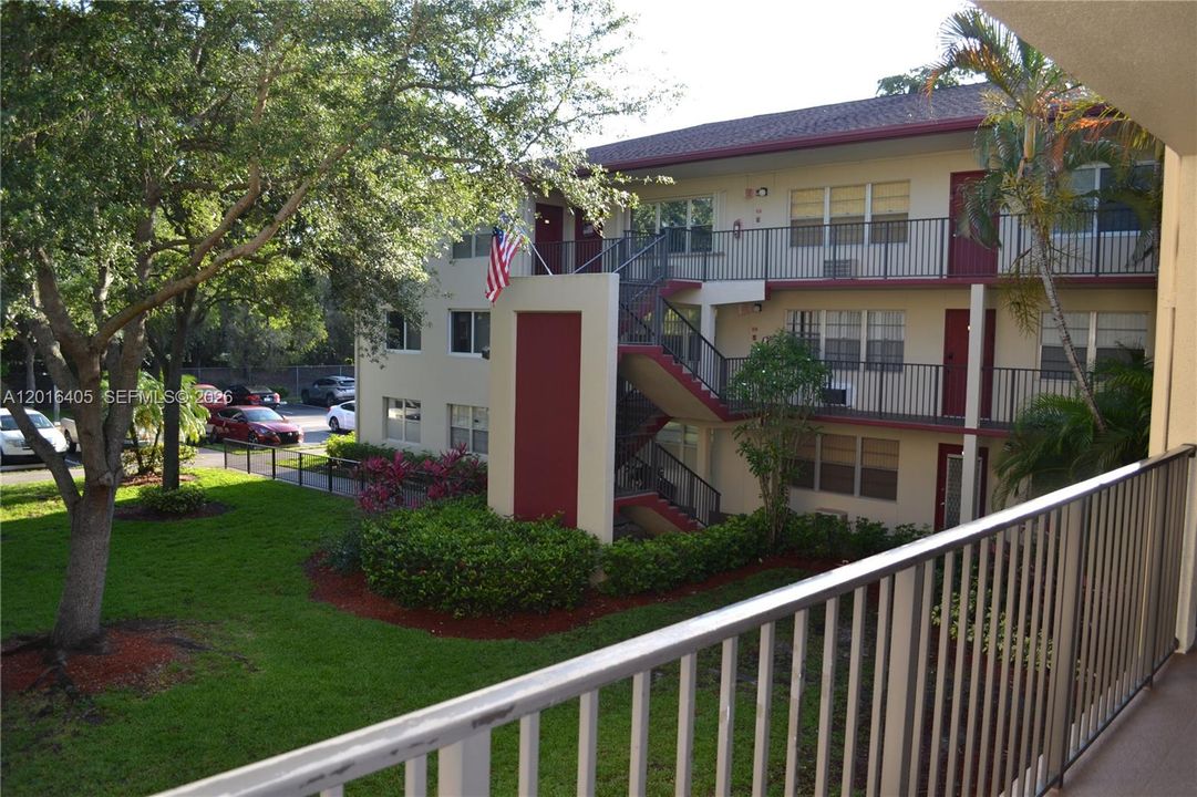 Active With Contract: $1,525 (1 beds, 1 baths, 685 Square Feet)