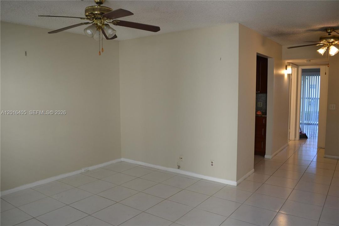 Active With Contract: $1,525 (1 beds, 1 baths, 685 Square Feet)