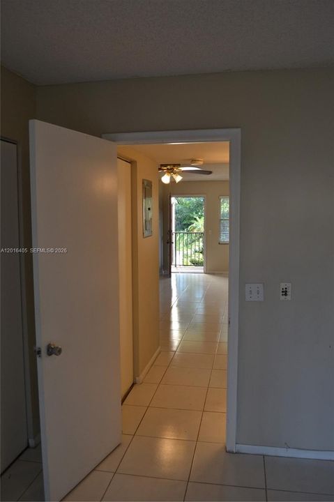 Active With Contract: $1,525 (1 beds, 1 baths, 685 Square Feet)