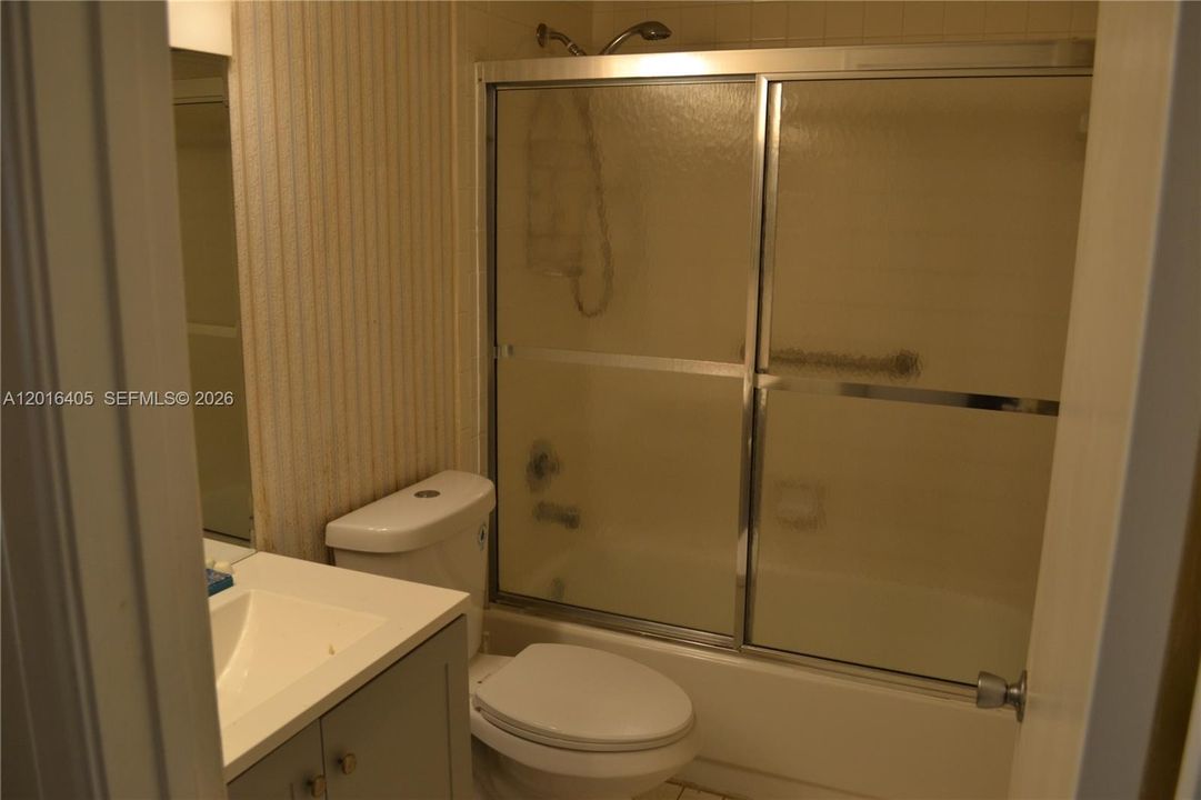 Active With Contract: $1,525 (1 beds, 1 baths, 685 Square Feet)