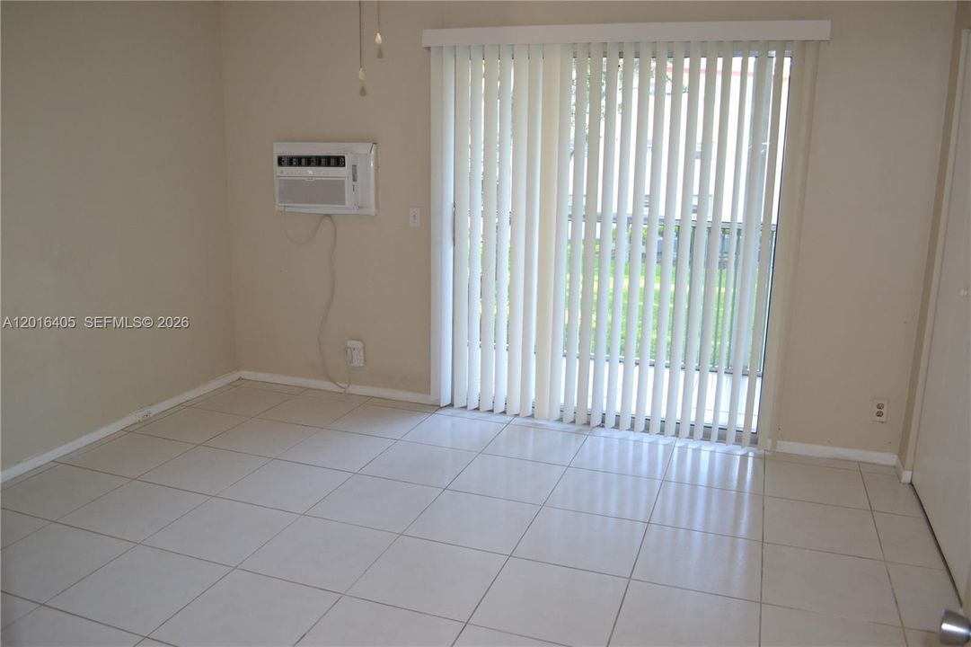 Active With Contract: $1,525 (1 beds, 1 baths, 685 Square Feet)