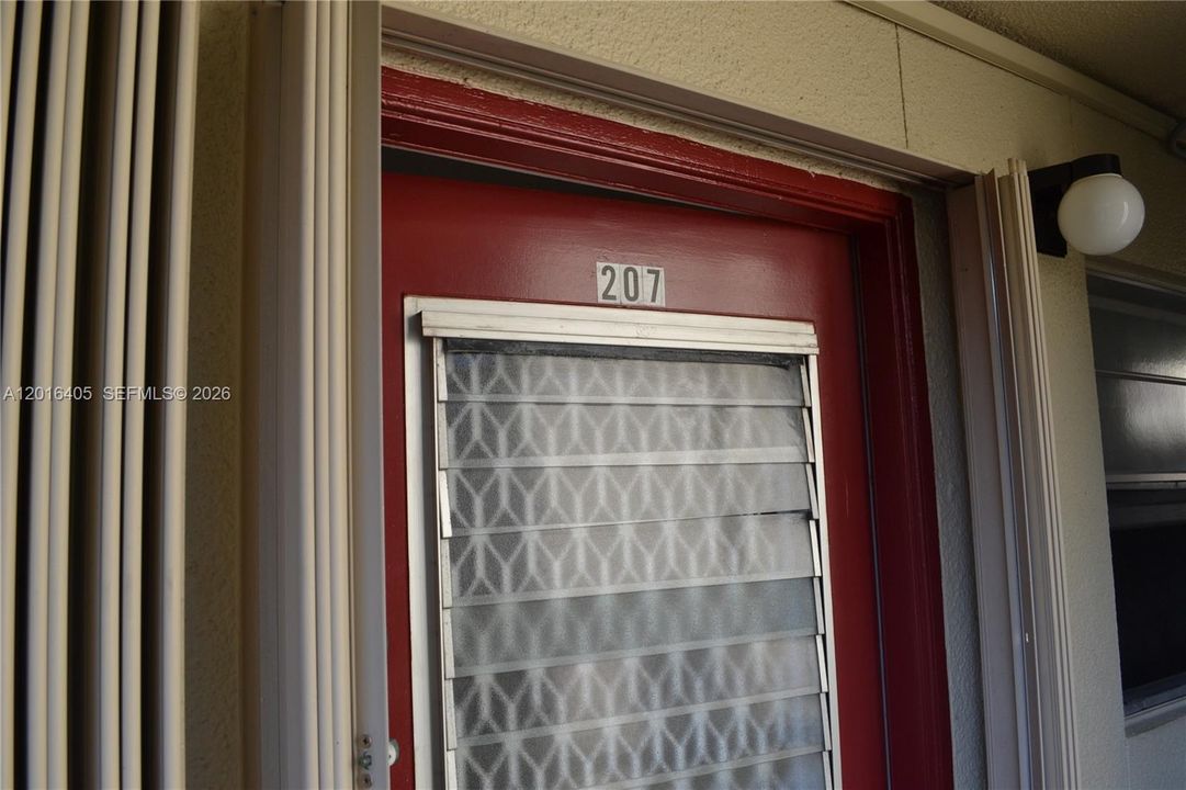 Active With Contract: $1,525 (1 beds, 1 baths, 685 Square Feet)