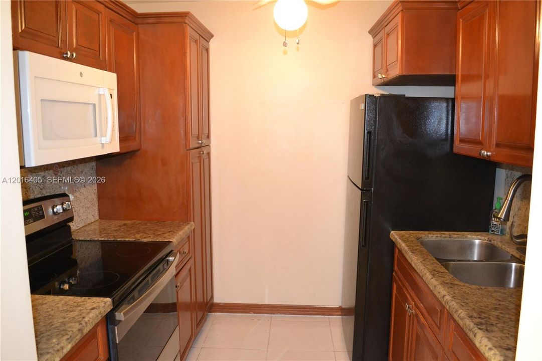 Active With Contract: $1,525 (1 beds, 1 baths, 685 Square Feet)