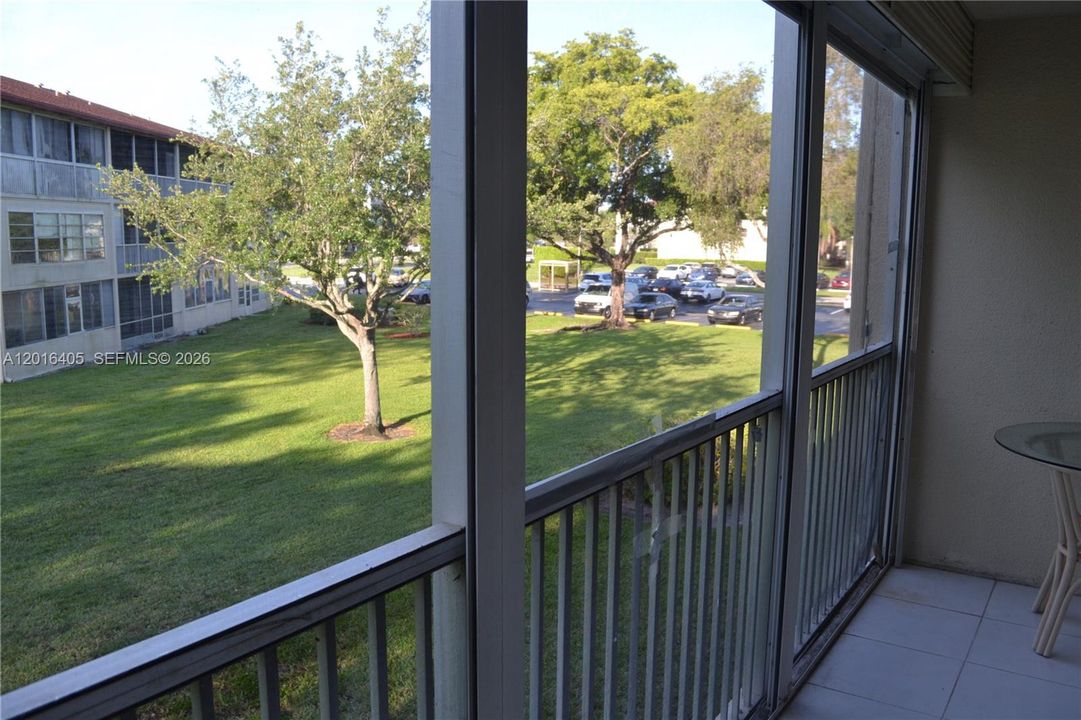 Active With Contract: $1,525 (1 beds, 1 baths, 685 Square Feet)