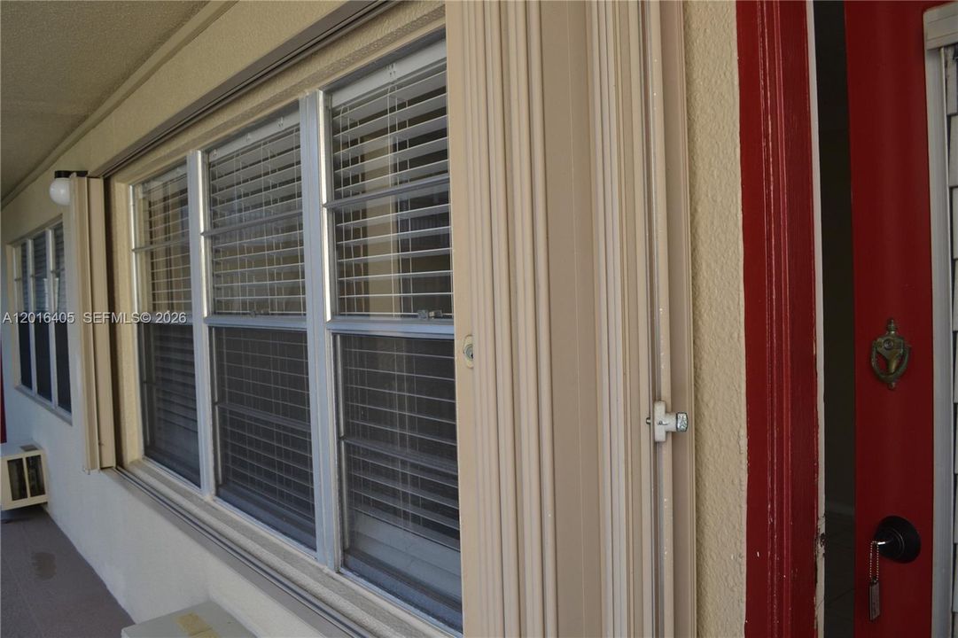 Active With Contract: $1,525 (1 beds, 1 baths, 685 Square Feet)