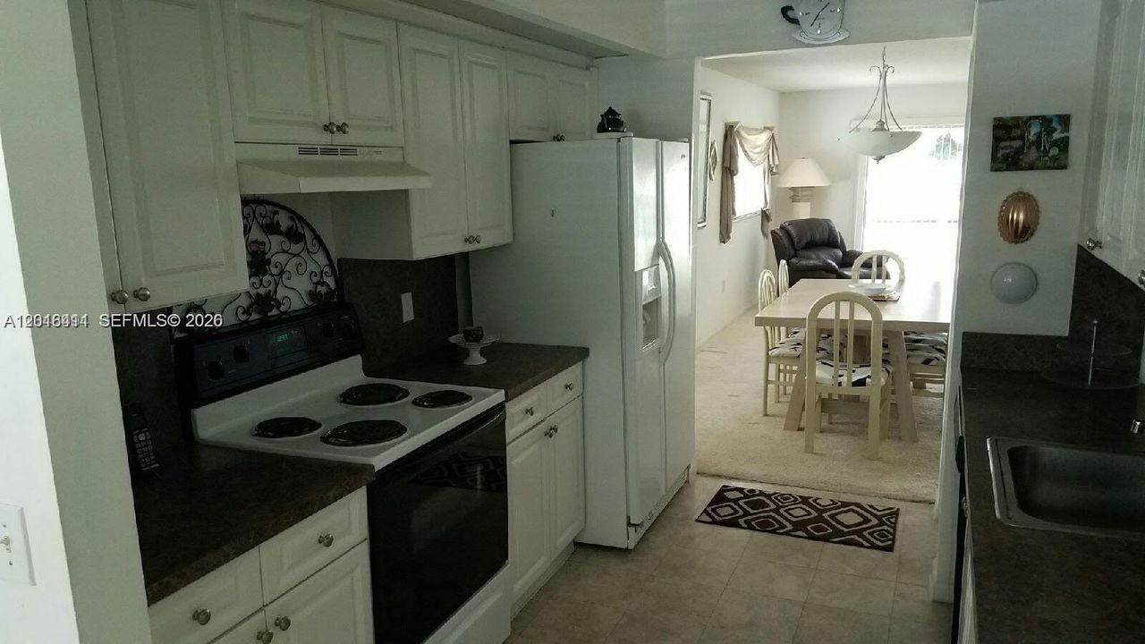 На продажу: $319,900 (2 спален, 2 ванн, 1533 Квадратных фут)
