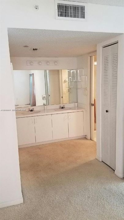 На продажу: $319,900 (2 спален, 2 ванн, 1533 Квадратных фут)