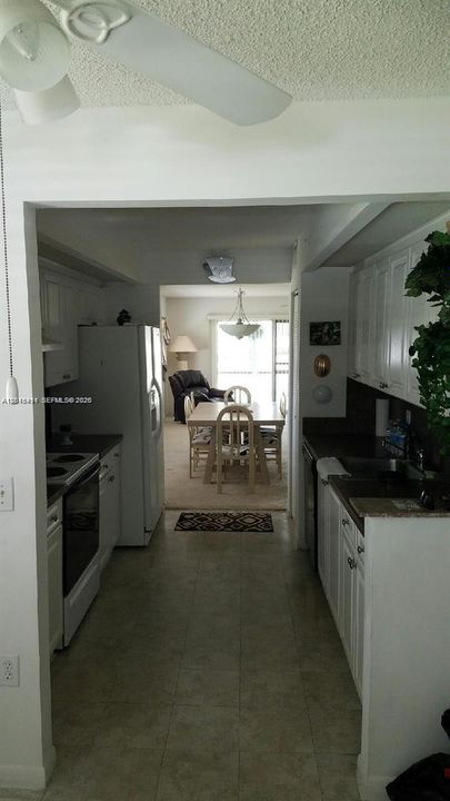 На продажу: $319,900 (2 спален, 2 ванн, 1533 Квадратных фут)