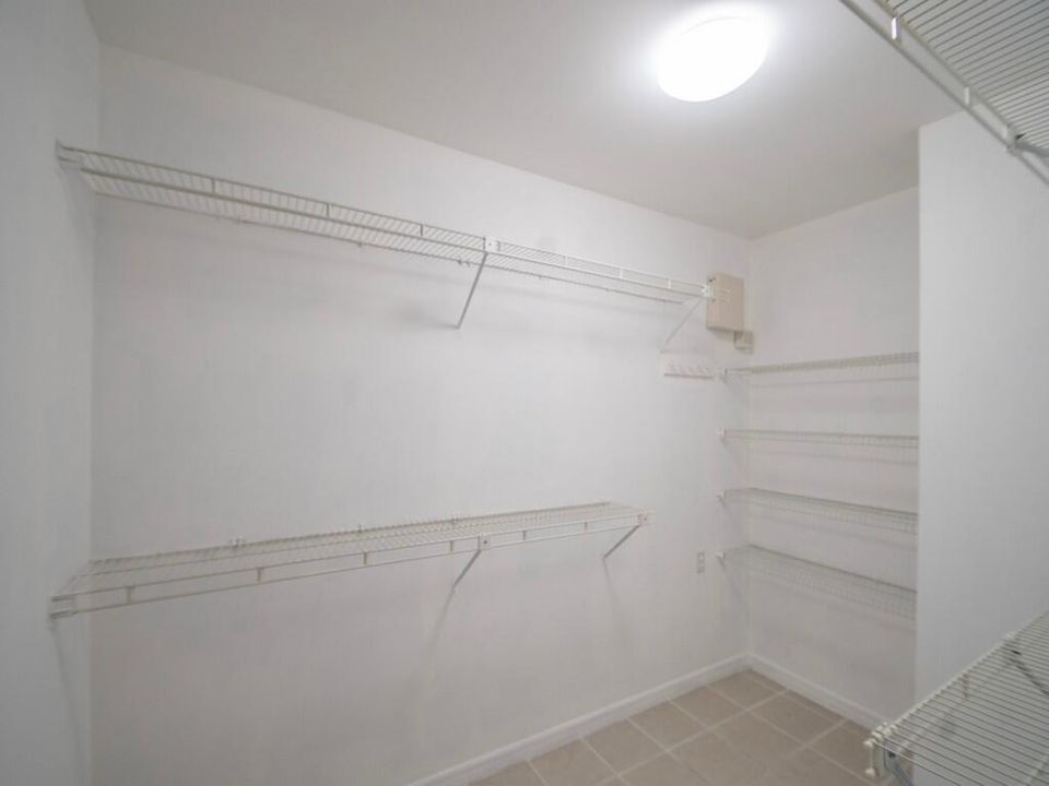 9 MAIN CLOSET